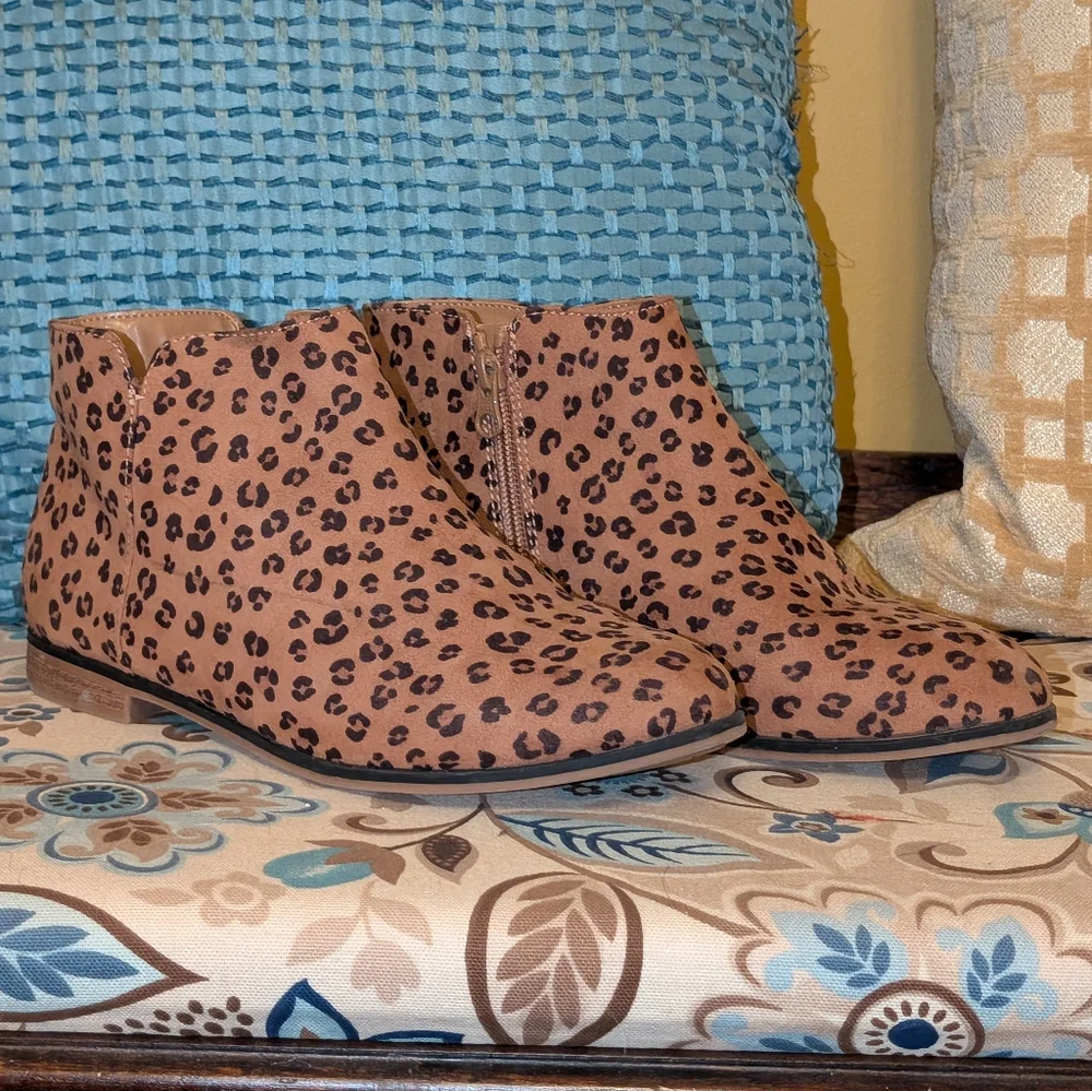 Cat & Jack Leopard Print Ankle Boots‎ Size 5 Side Zip Girls Faux Suede